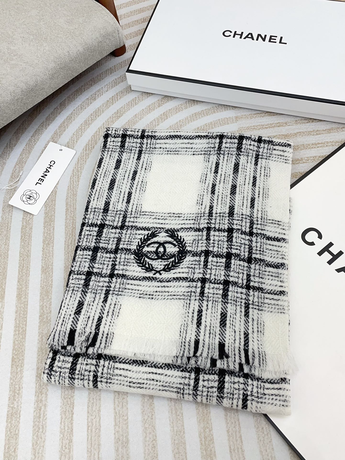CC Scarf 190 CM In White With Black Stripes Fleece Wool 416907