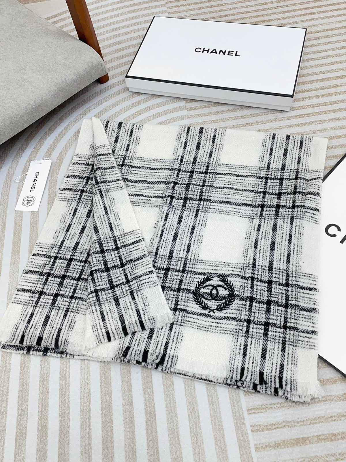 CC Scarf 190 CM In White With Black Stripes Fleece Wool 416907