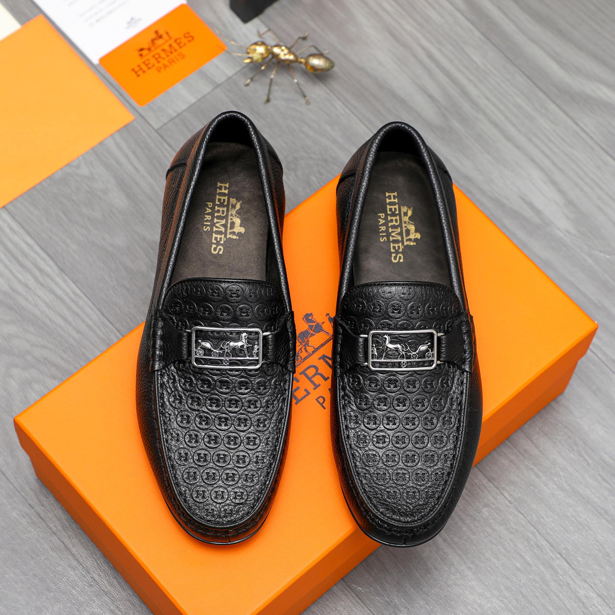 HM CIRCLE MOTIF LOAFER BLACK EMBOSSED CALFSKIN