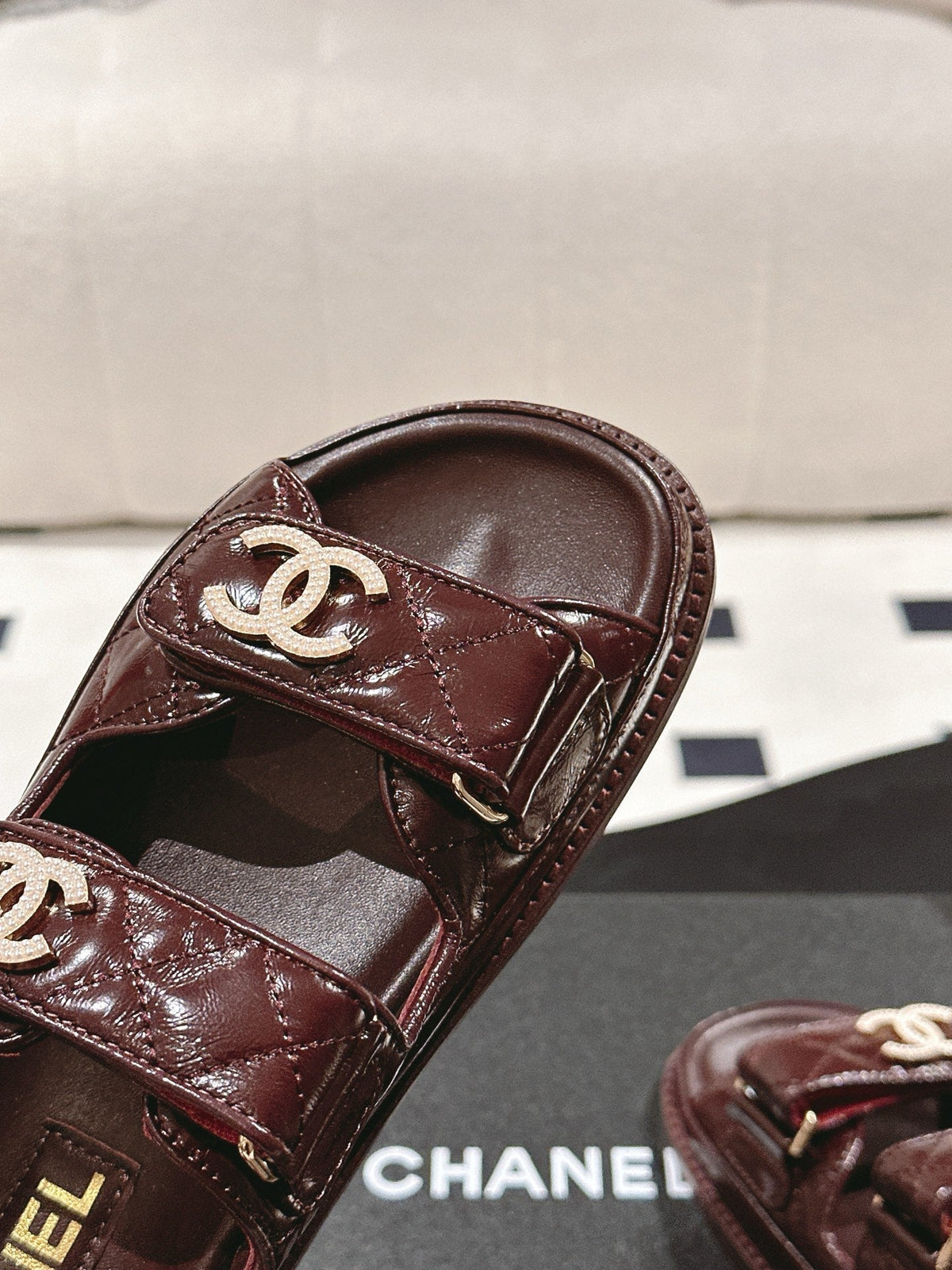 CC 25 Dad Deals Sandals Deep Brown Patent Leather 237587