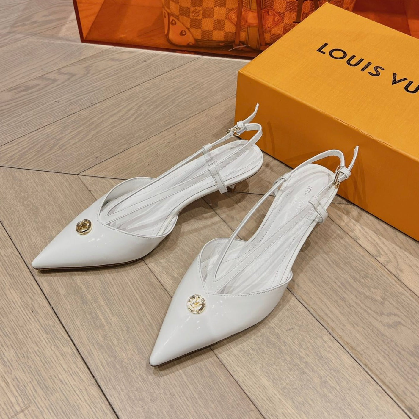 LV LOW HEEL SLINGBACK WHITE