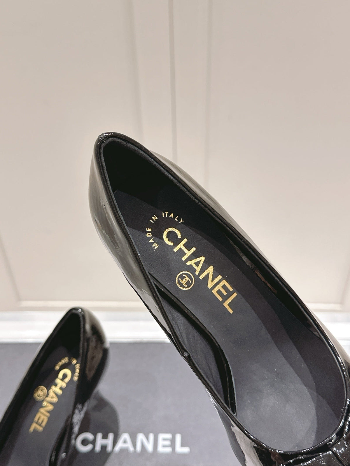 Chanel 25A Heel Pump Black Patent  Calfskin 393069