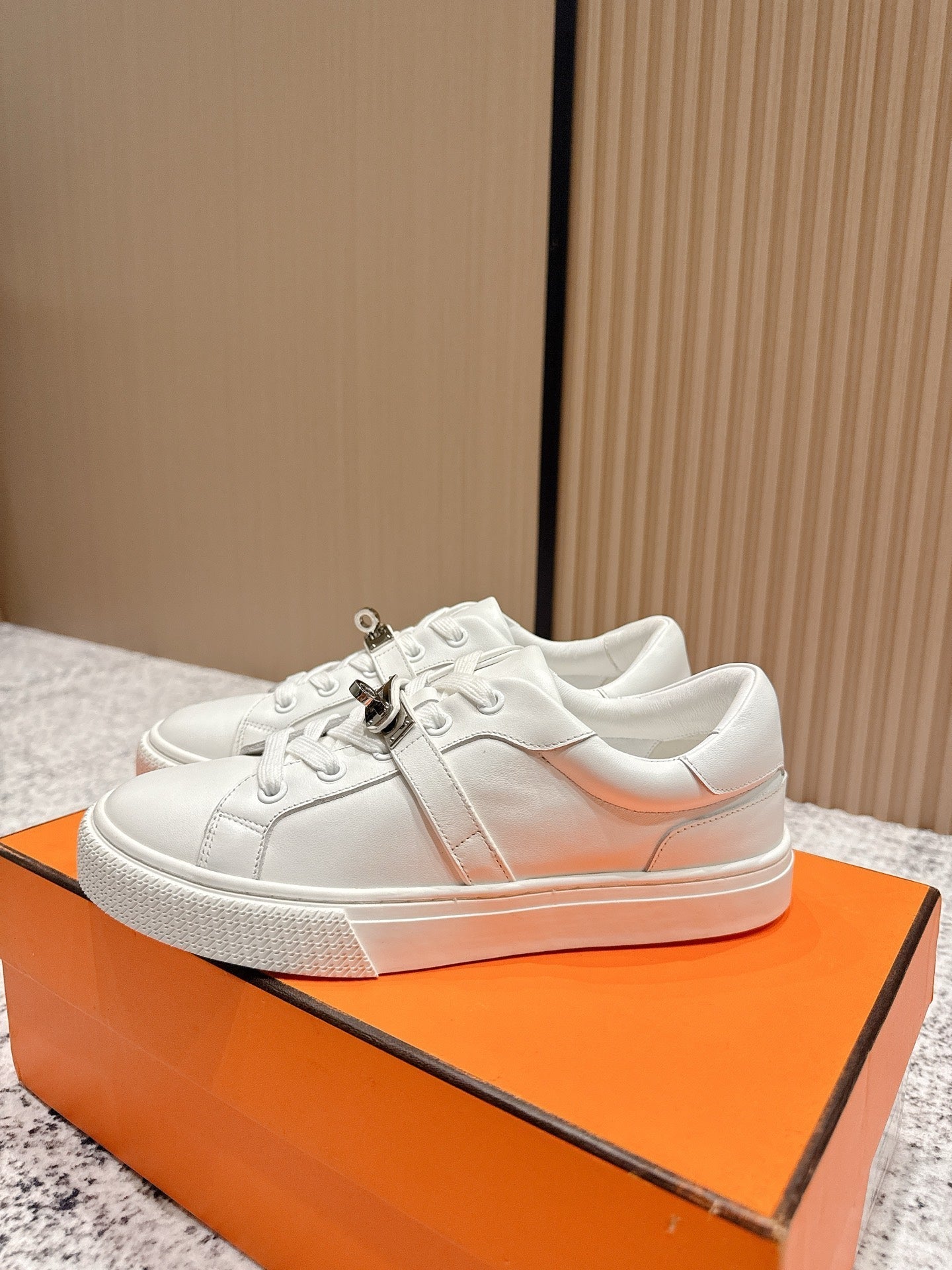 HM Casual Sneakers Sliver Buckle  White Leather