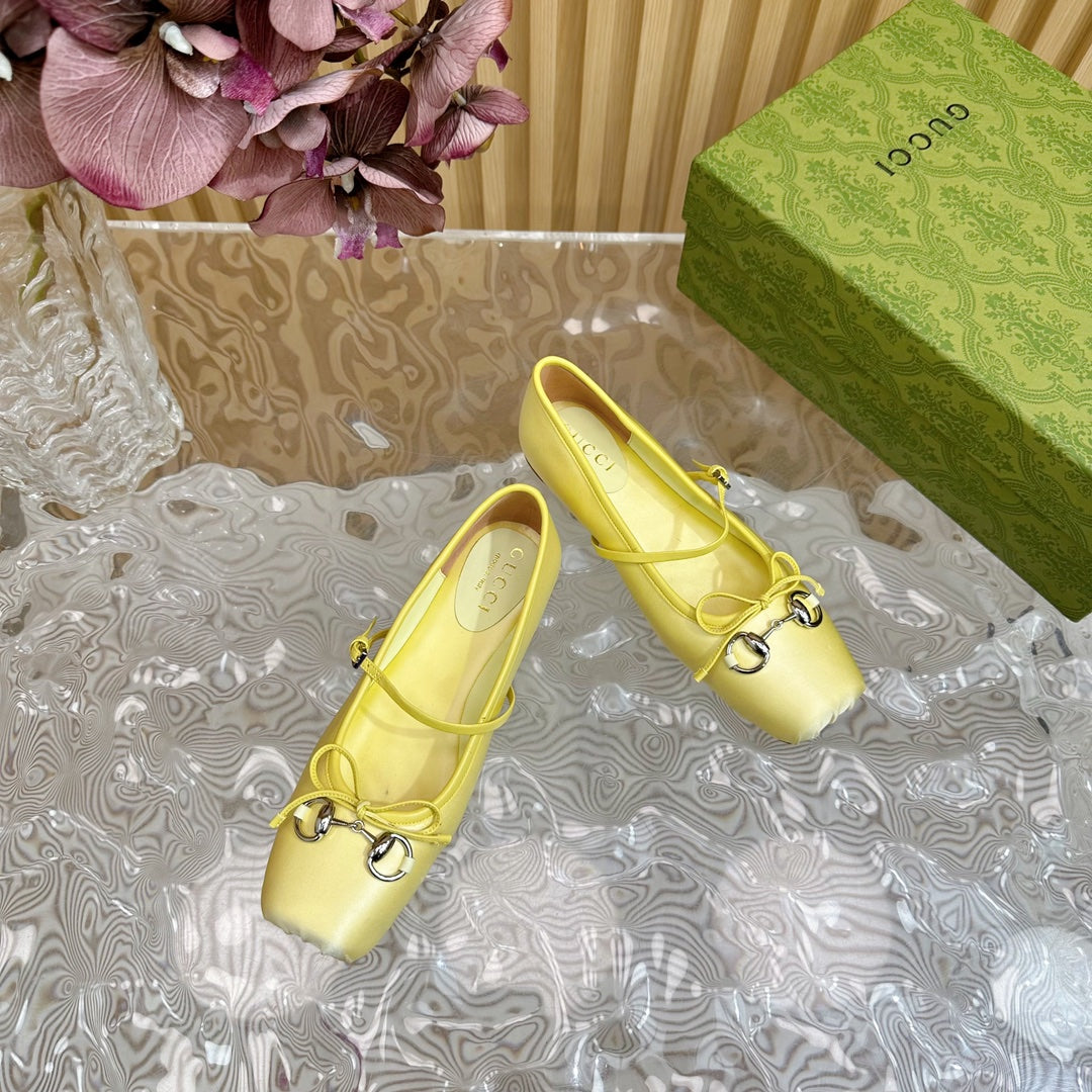 BALLET FLAT IN LIGHT YELLOW SILK