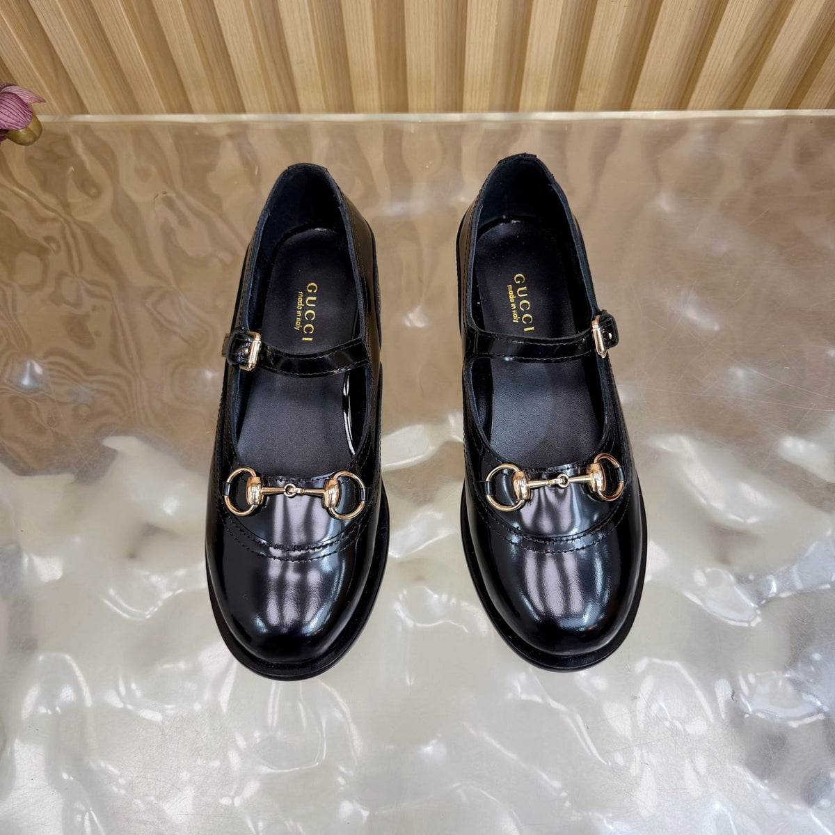 GG 26 Slip-on Black Sheepskin 589461