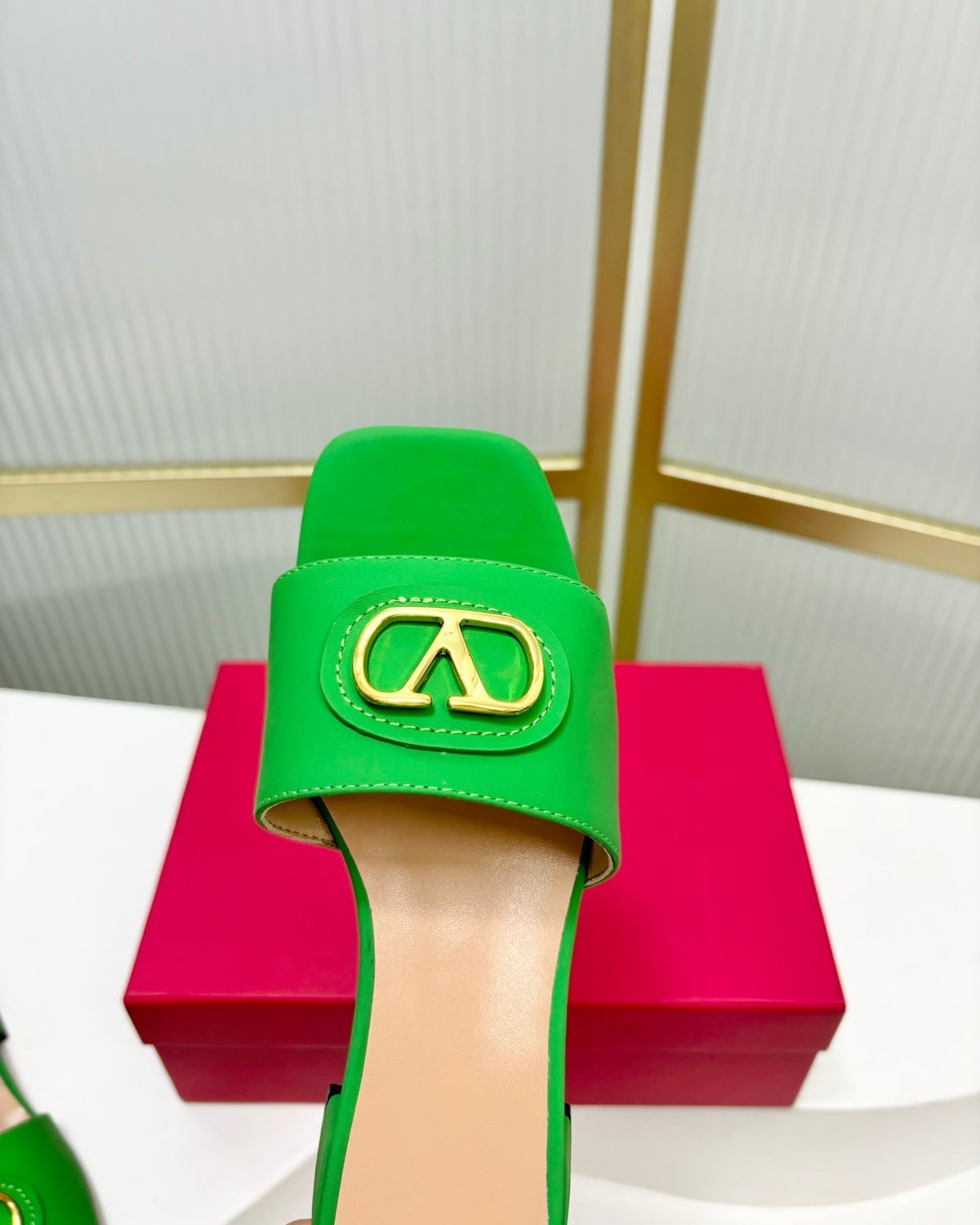VT 25 Vlogo Slides 2cm Green Cowhide