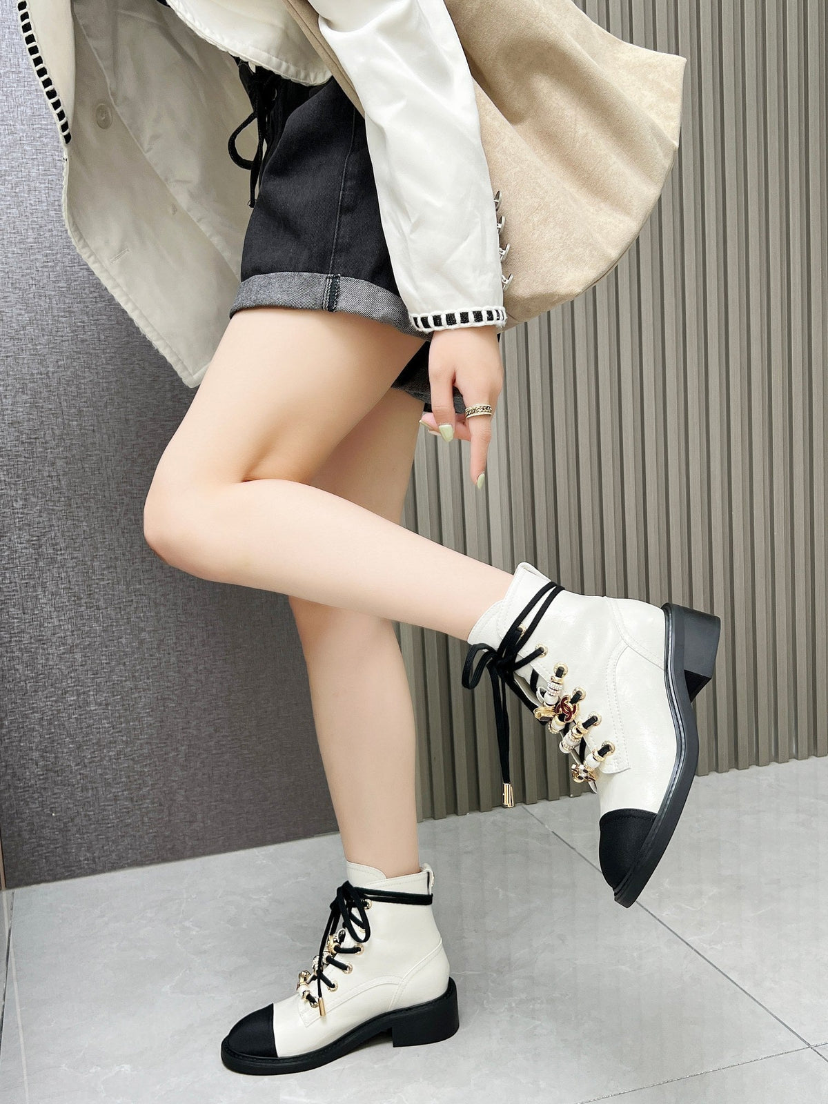 CC Combat Boots 50mm White Black Calfskin And Lycra Fabric 944550