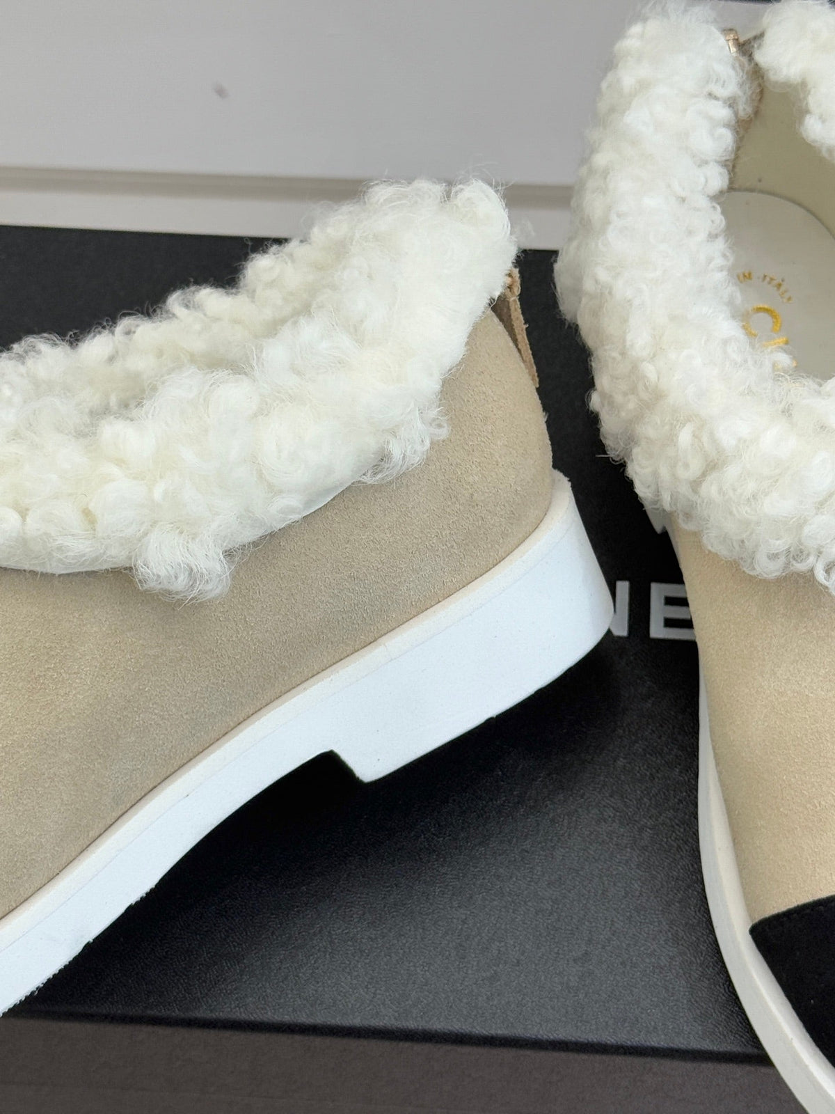 CC 25s  Furry Snow Boots Beige Black Suede Wool 512063