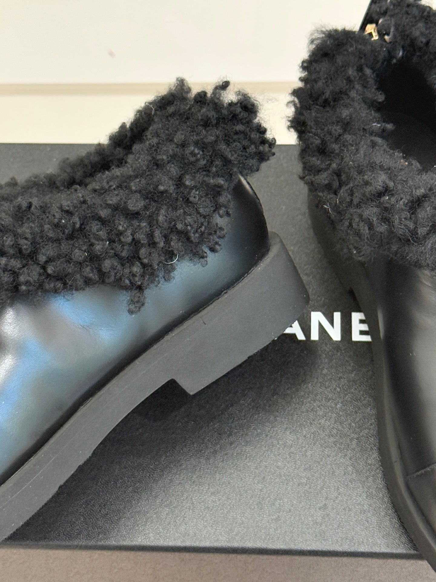 CC 25s  Furry Snow Boots Black Leather Wool 512066