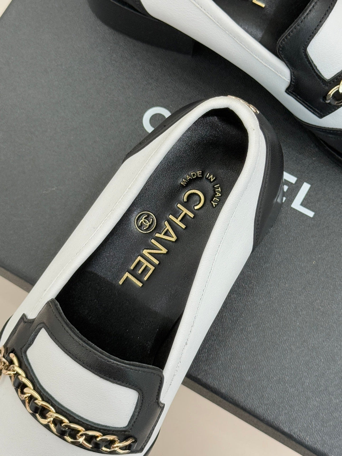 CC 26 Loafer Black mix White Calfskin 610019
