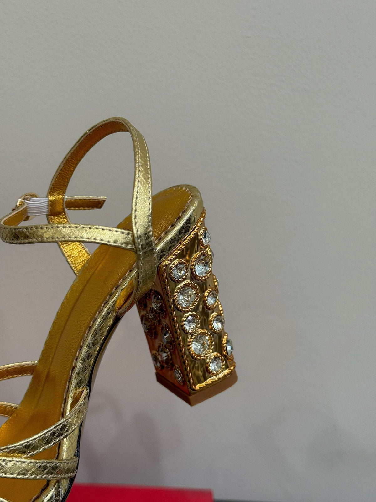 VT 25 Jewel Sandals Gold Cowhide