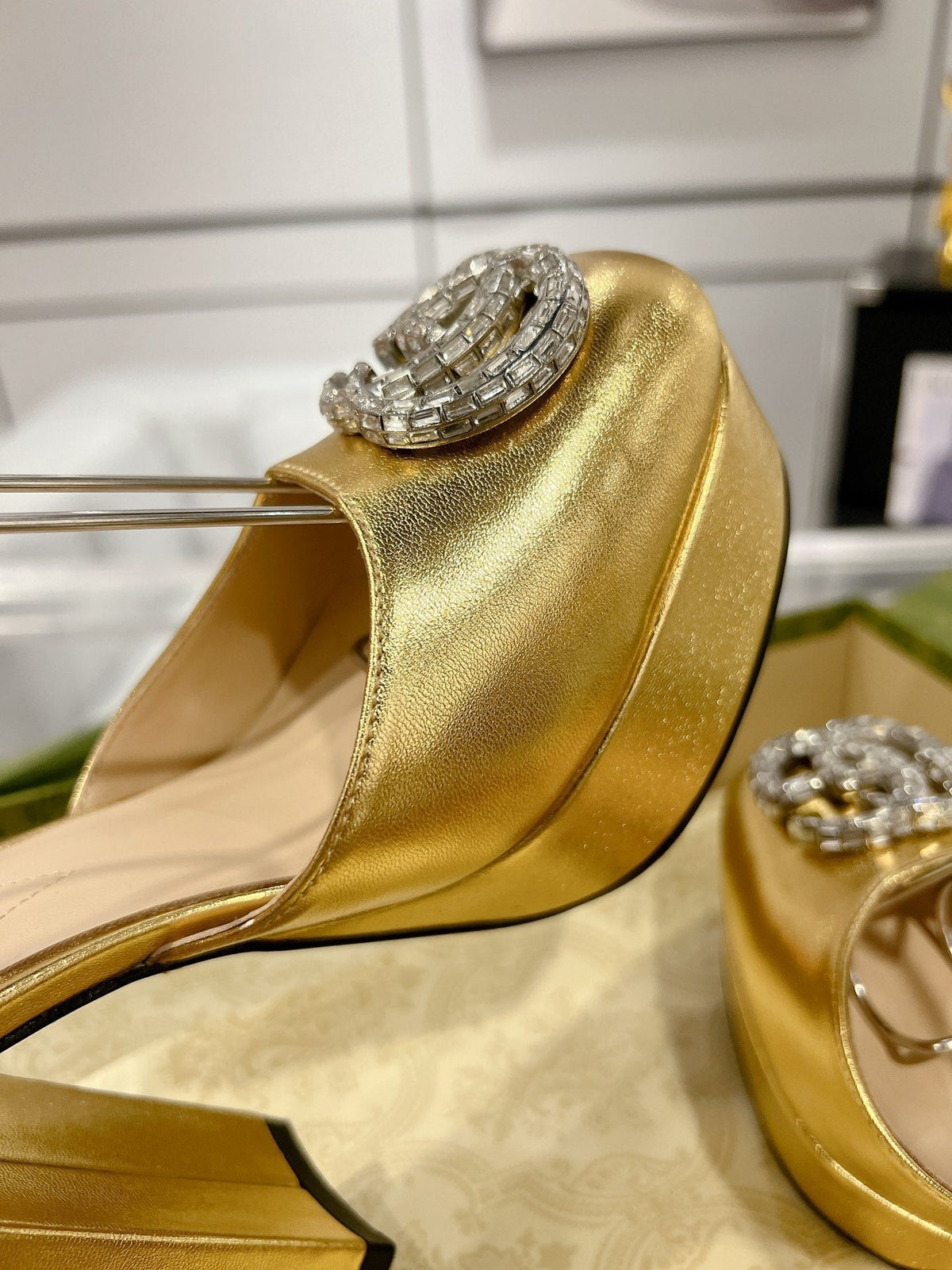 HIGH SANDAL SQUARE HEEL 12 CM IN GOLD CALFSKIN