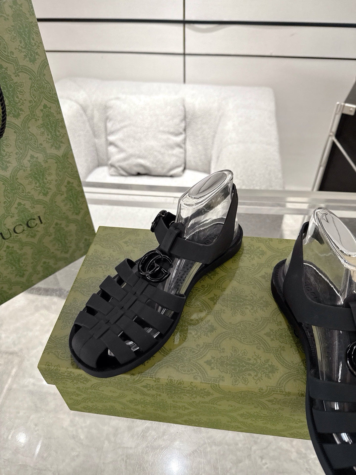 GC 25 Glossy Black Double G Sandal Black Rubber 292431