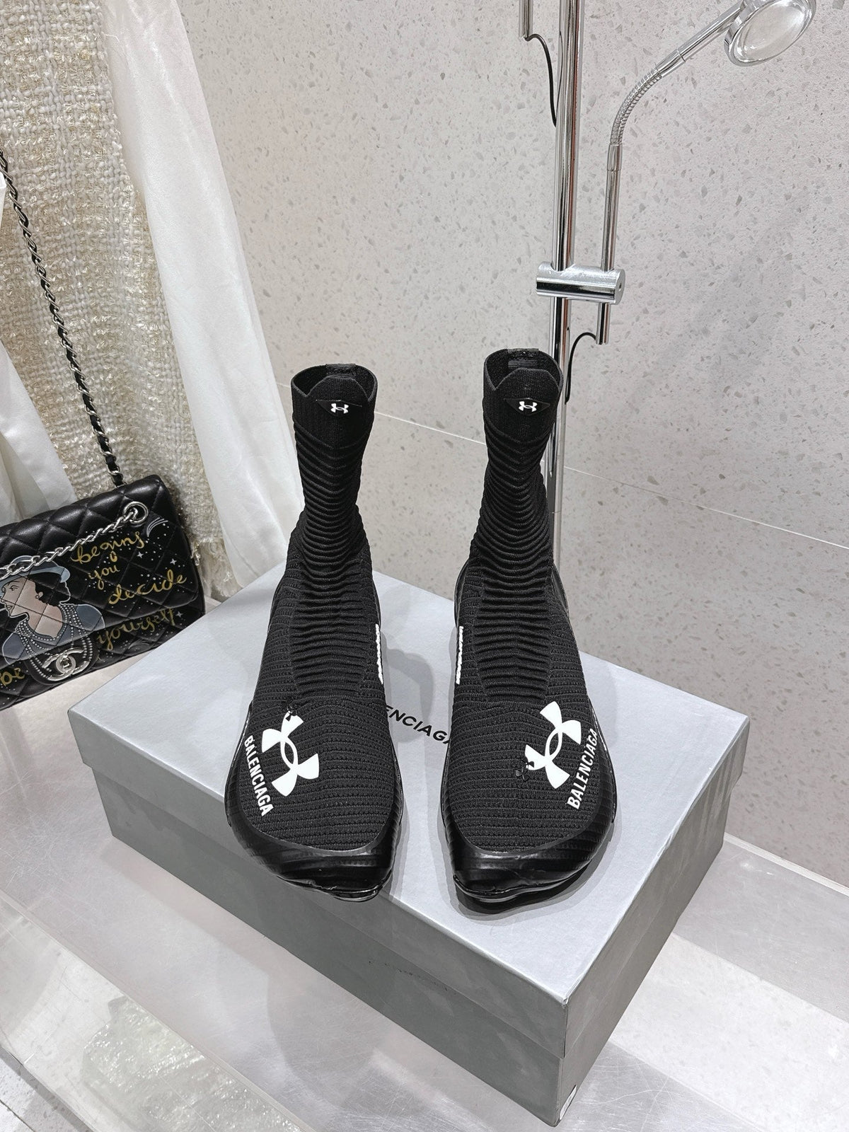 UNDER ARMOUR HYPER SNEAKER IN BLACK MIX WHITE KNITTED FABRIC