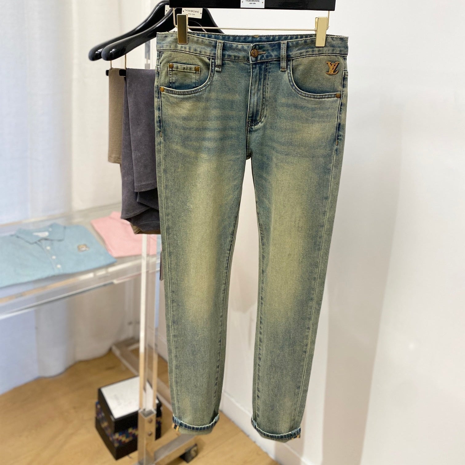 LV STRAIGHT LEG JEANS 239597