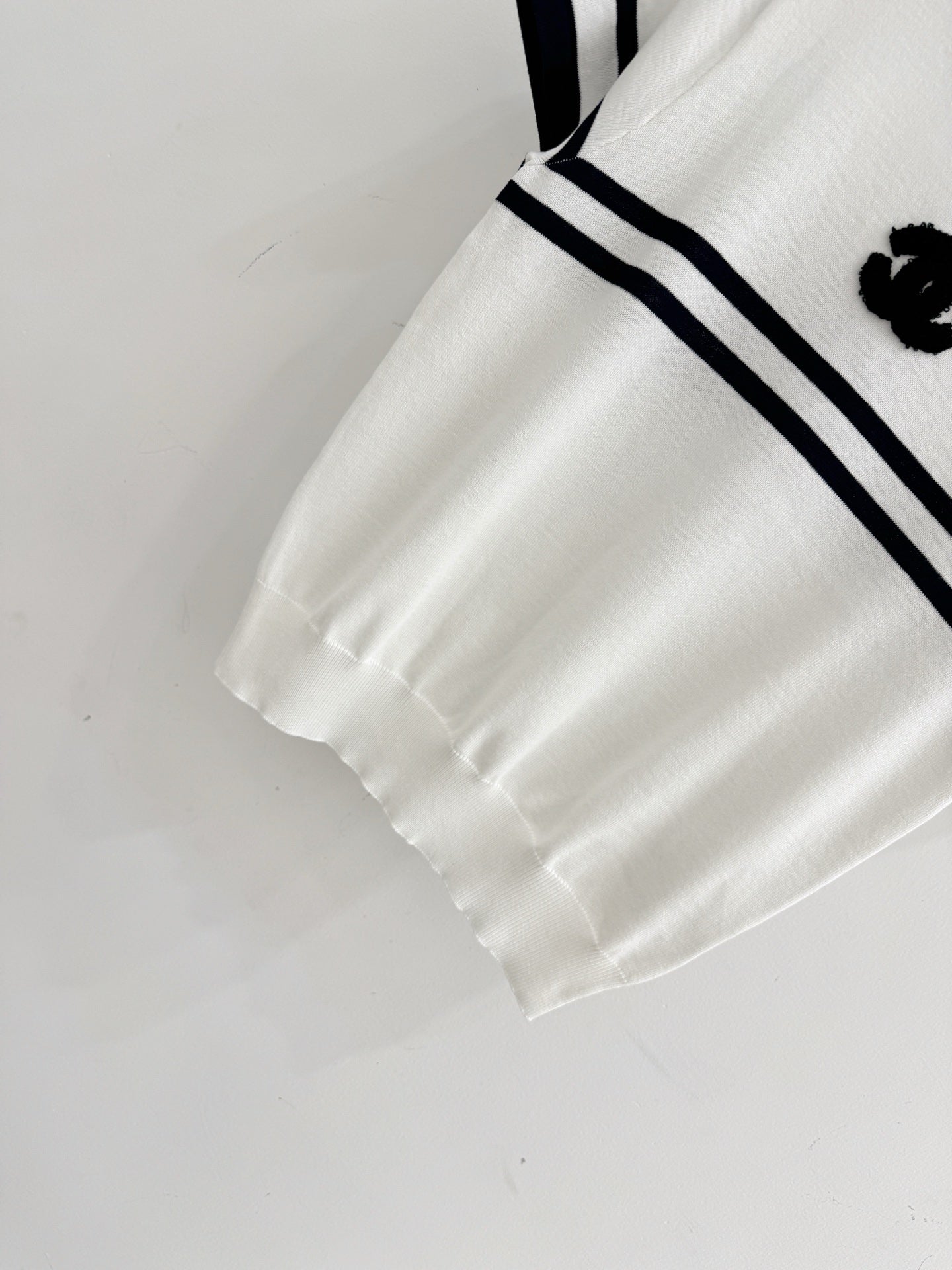 Chanel 2026 Striped Short-Sleeve Knit Top Wool Cashmere 516694