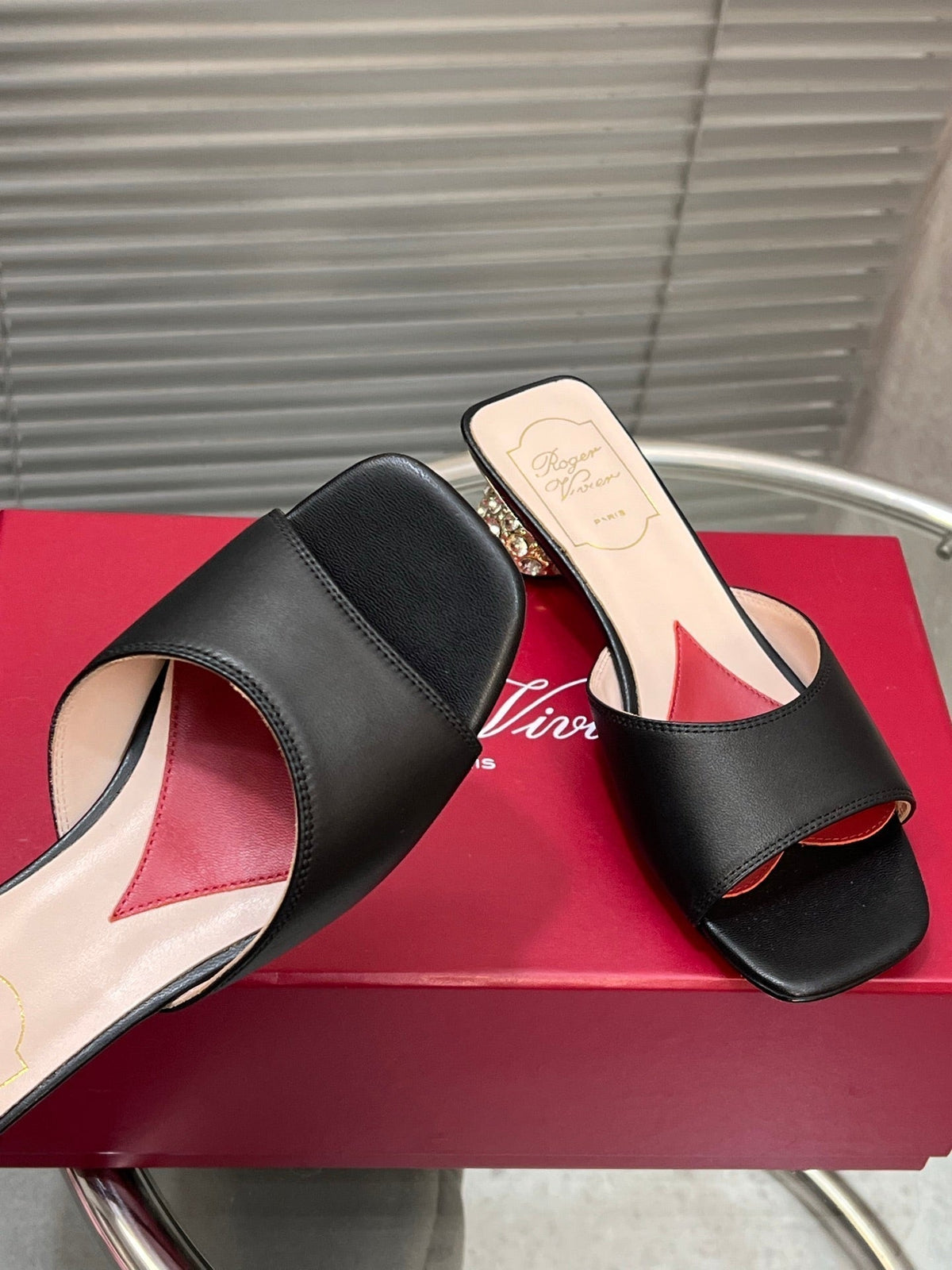 Viv Diamond Sole Mules Black Cowhide 267689