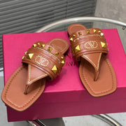 VT Rockstud Thong Sandals Brown Cowhide