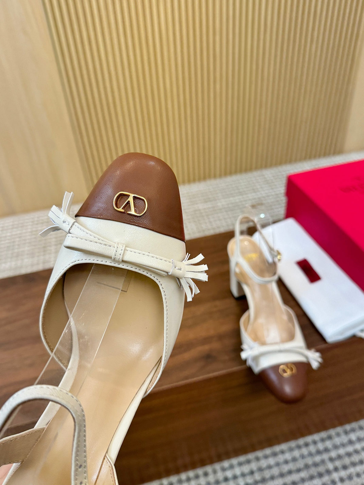 Valentino Garavani Valet Du Roi 80mm Sandal Calfskin 863320