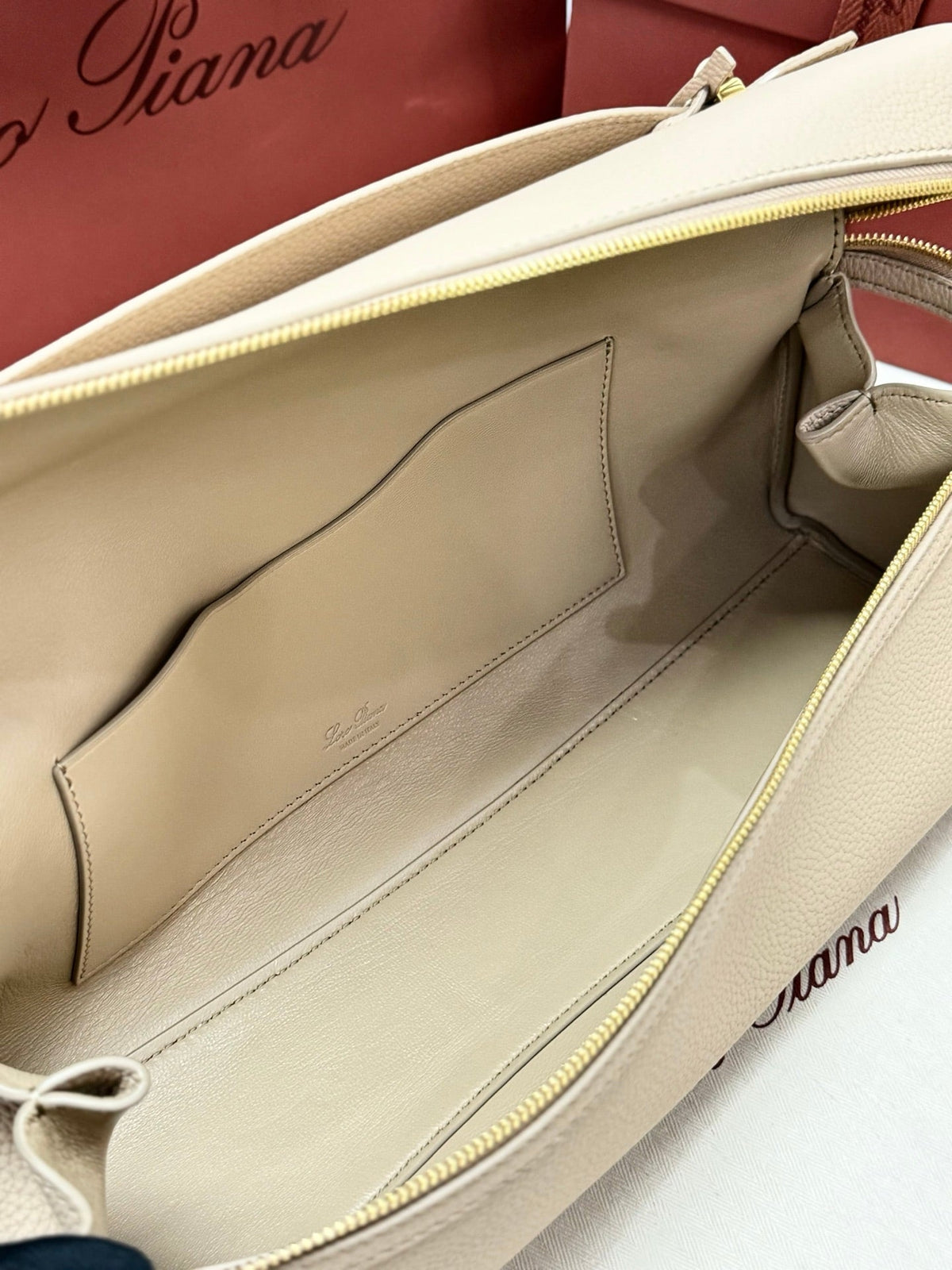 LP 2026 Extra Softy Bag L33 Beige /Sun Gold Grained Calfskin