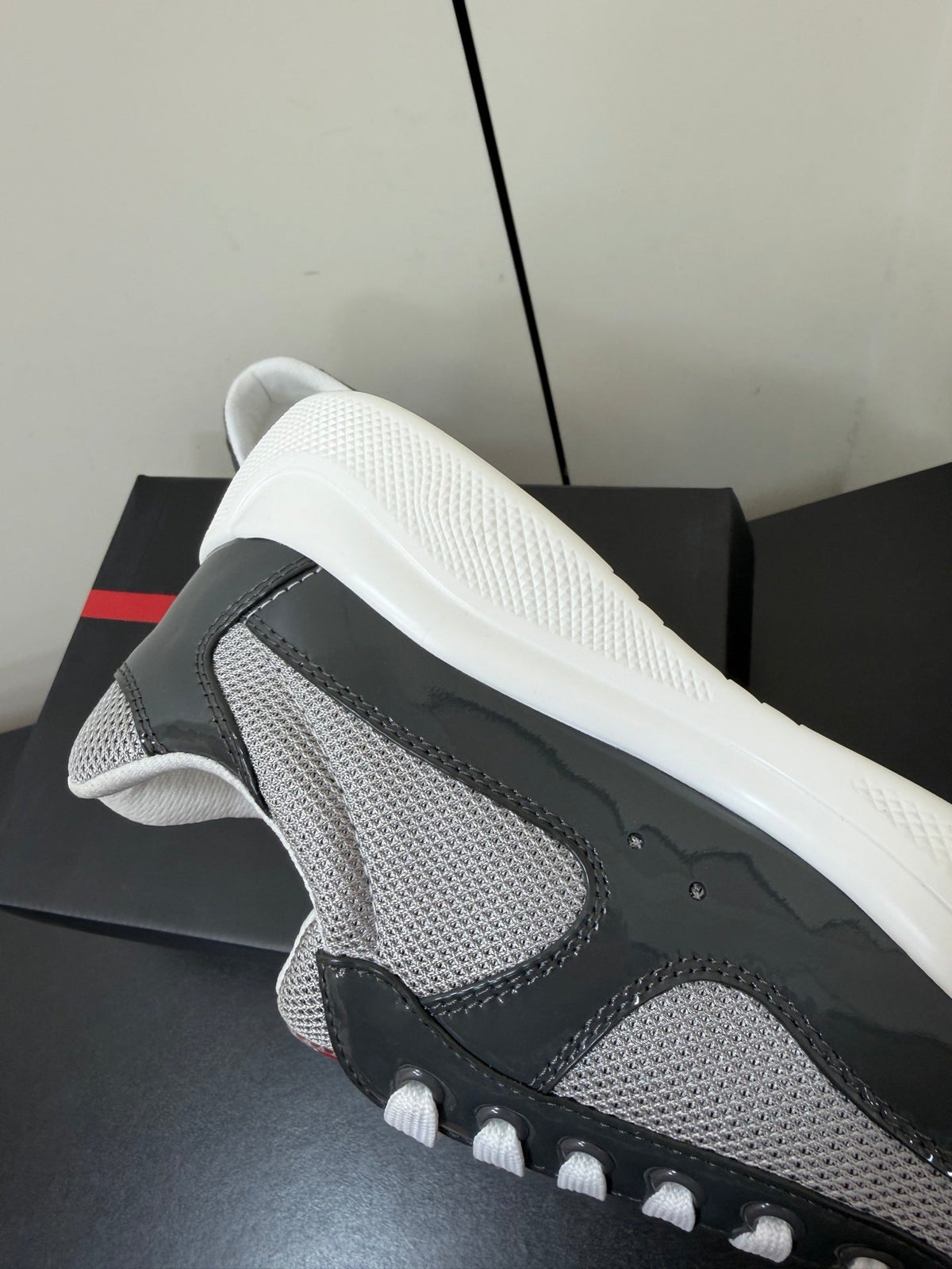 PRA 26S Casual Sneakers Gray Patent Leather 618928