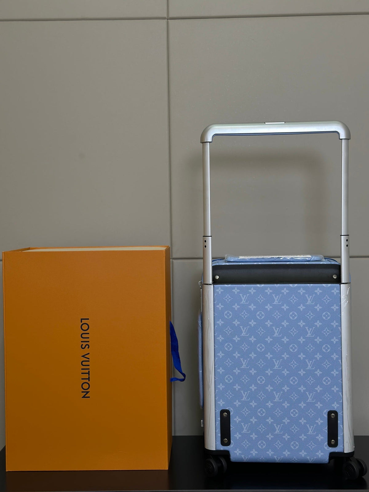 LV 2025 Horizon 55 Suitcase Sky Blue Canvas Cowhide 273840