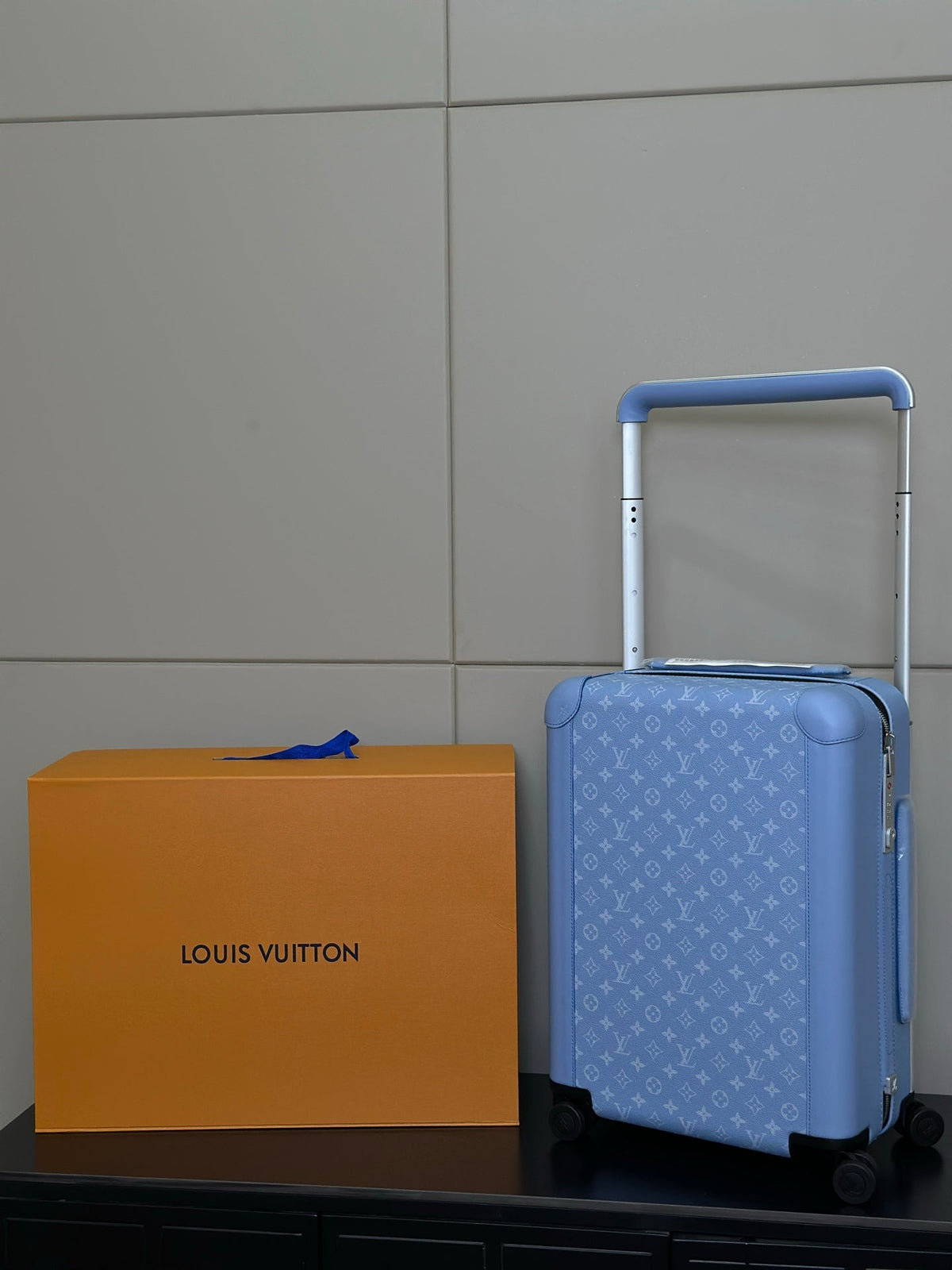LV 2025 Horizon 55 Suitcase Sky Blue Canvas Cowhide 273840