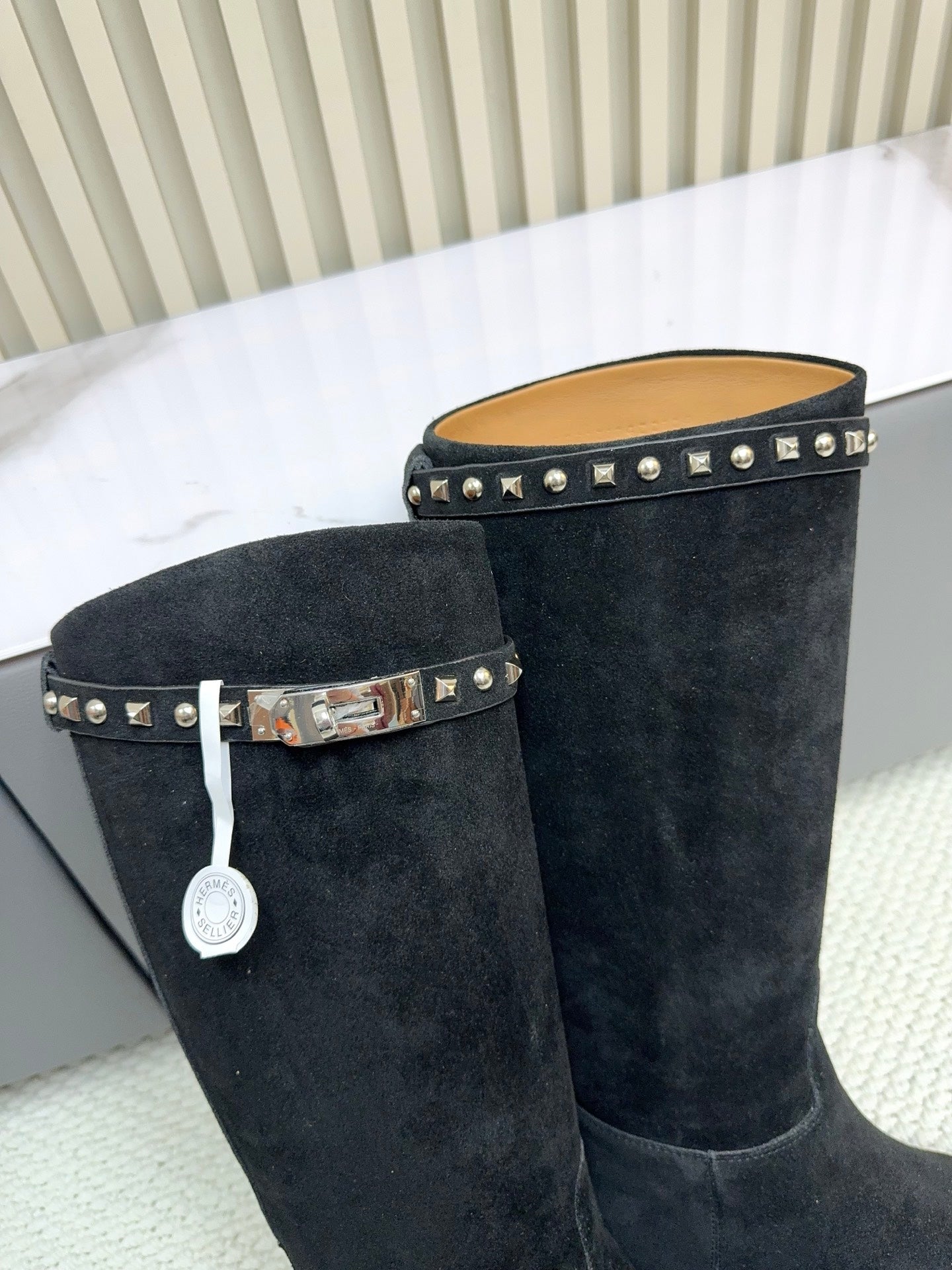 HM 25ss Kelly Buckle Riding Boots Black Suede 576117
