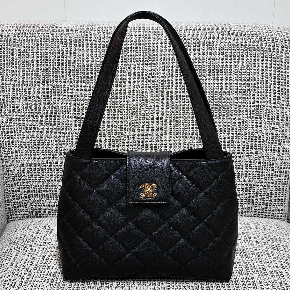 Chanel 2026 Caviar Diamond Flap Shoulder Bag 29cm Black Embossed Calfskin