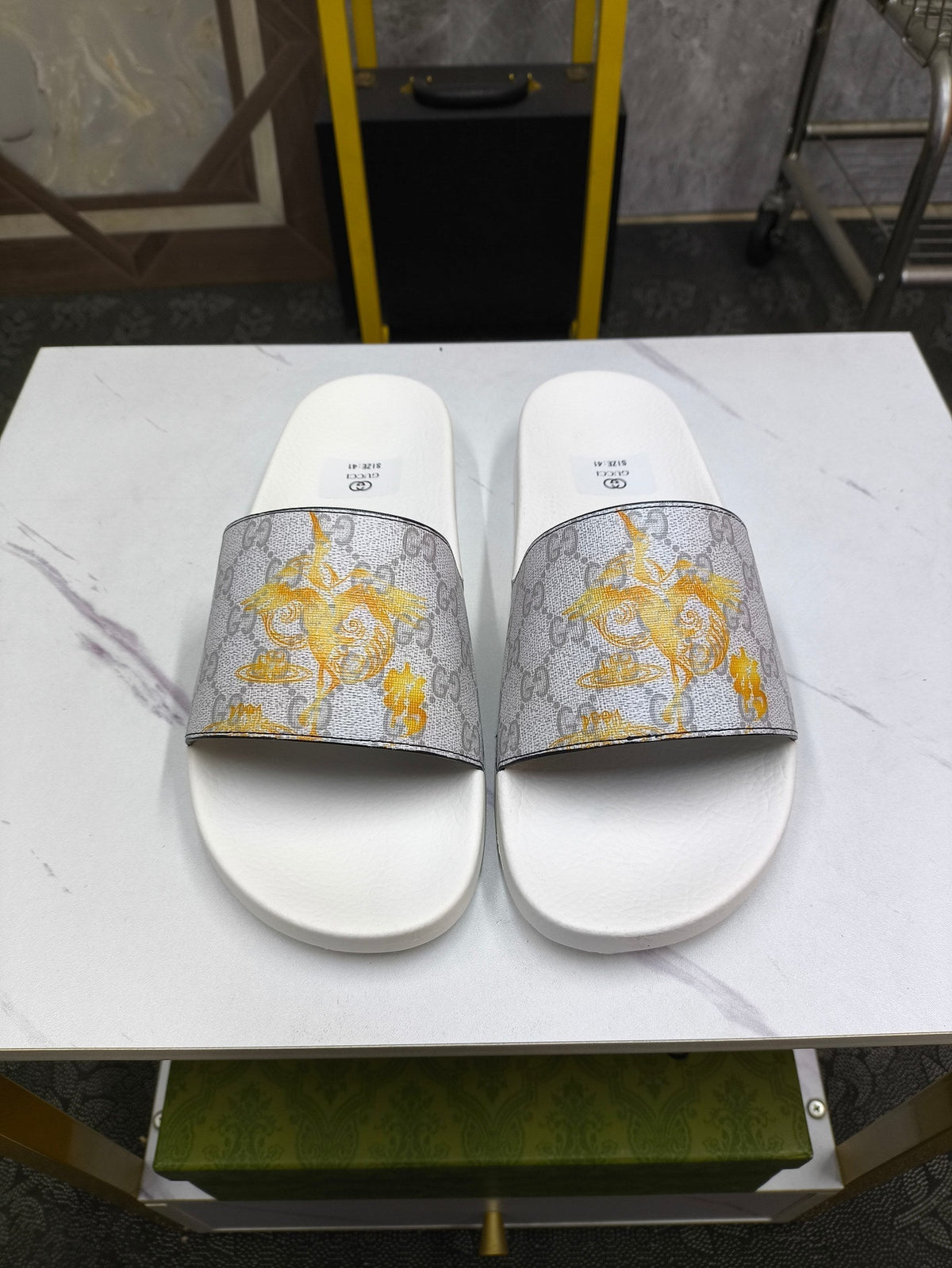 GG Men's Slide White Grey Sheepskin 535388