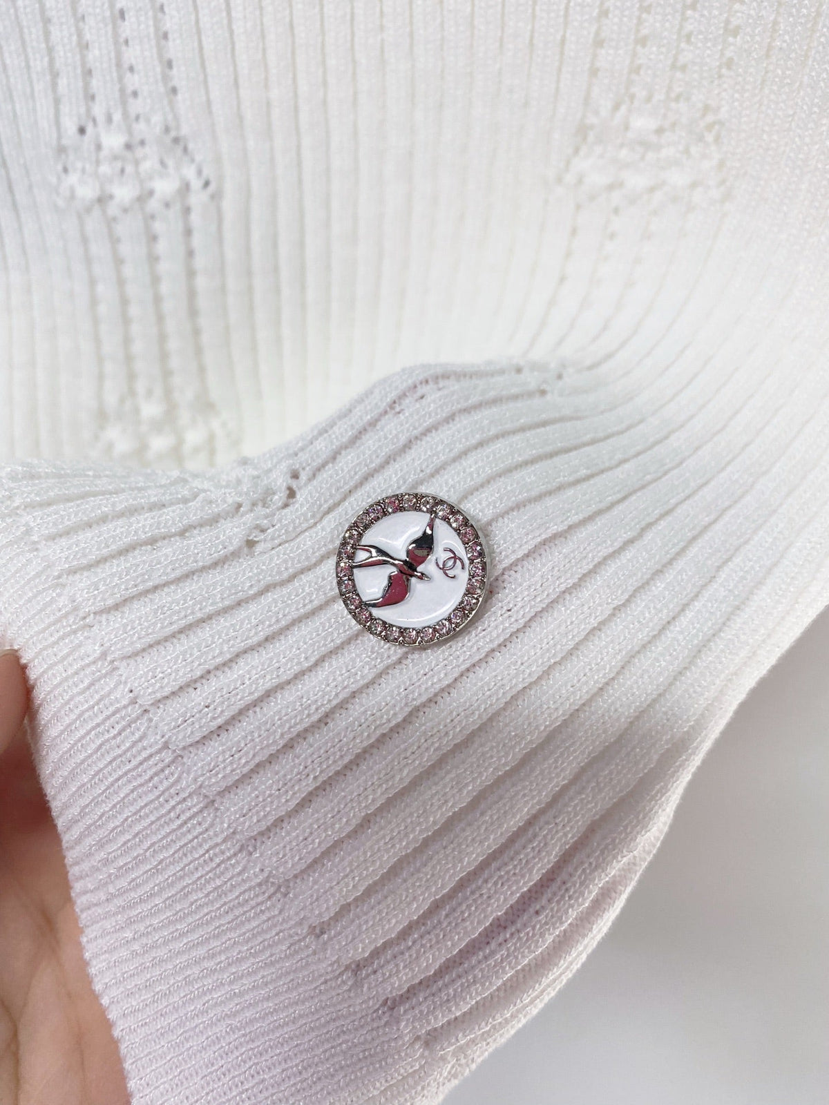 Chanel 2026 V-neckline Short-Sleeve Knit Top White Viscosa 454027