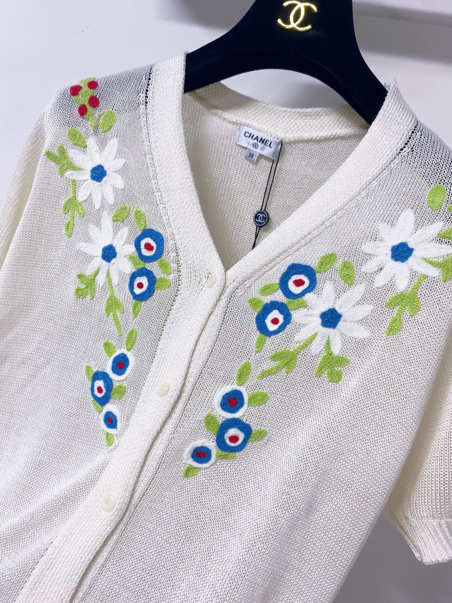 Chanel 2026 Flower Short-Sleeve Cardigan Cream Cotton 705305