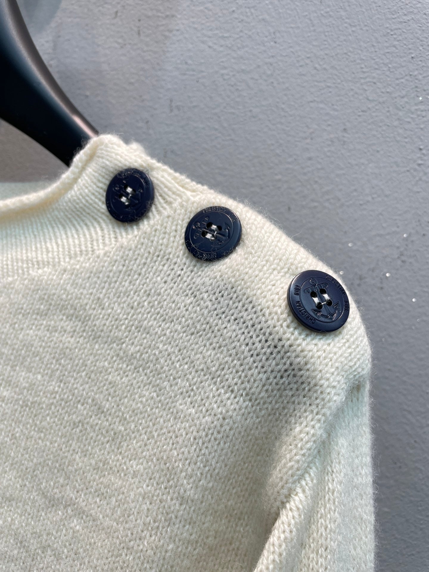 CD 25 Sweater White With Buttons On The Shoulder Cashmere