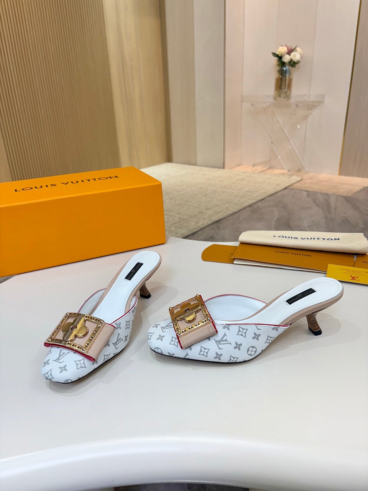LV 26ss High-Heeled Mules 60 White Gray Monogram Cowhide 664886