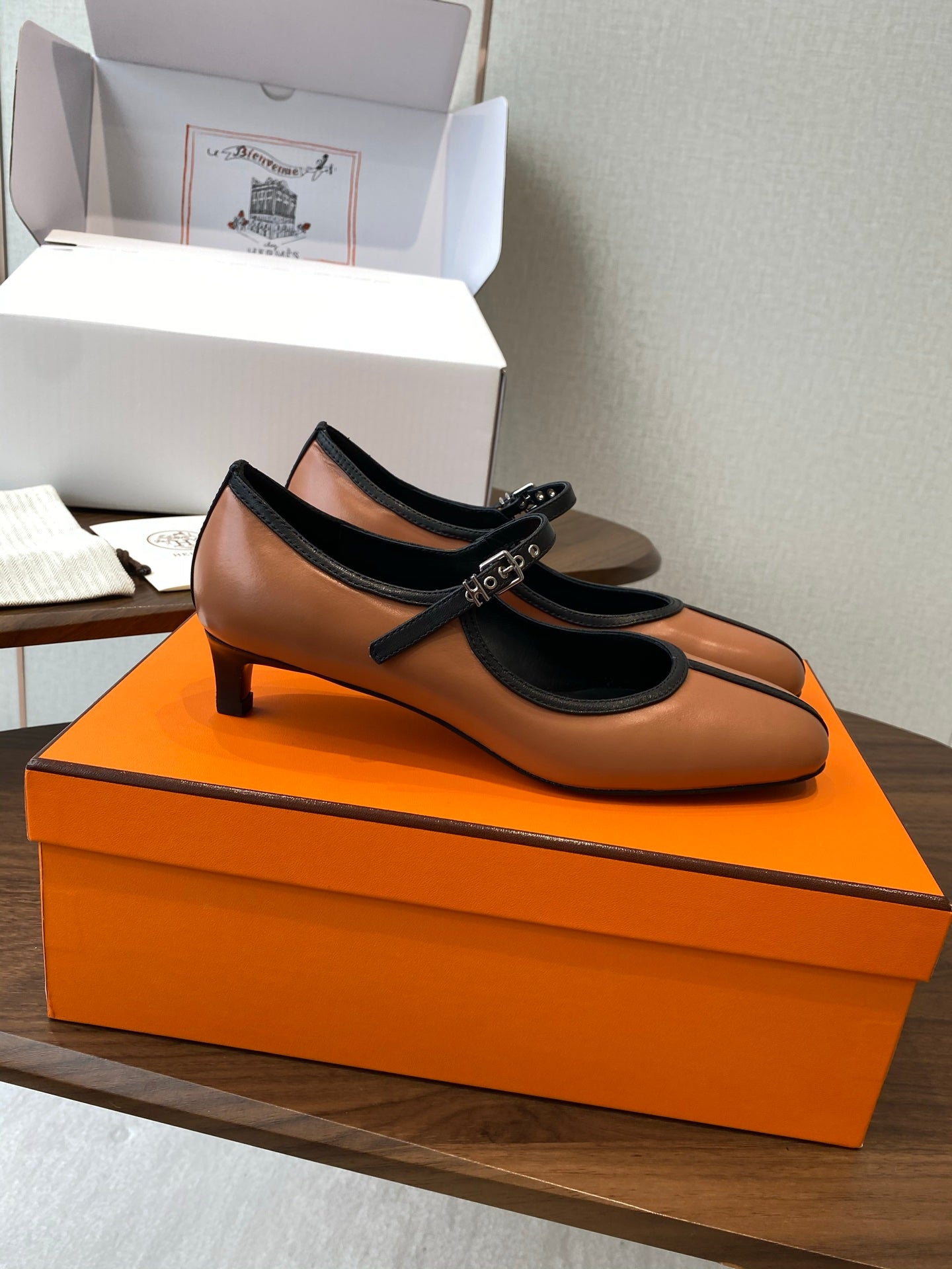 HM  25s Mary Jane 40mm Camel Black  Calfskin 422569