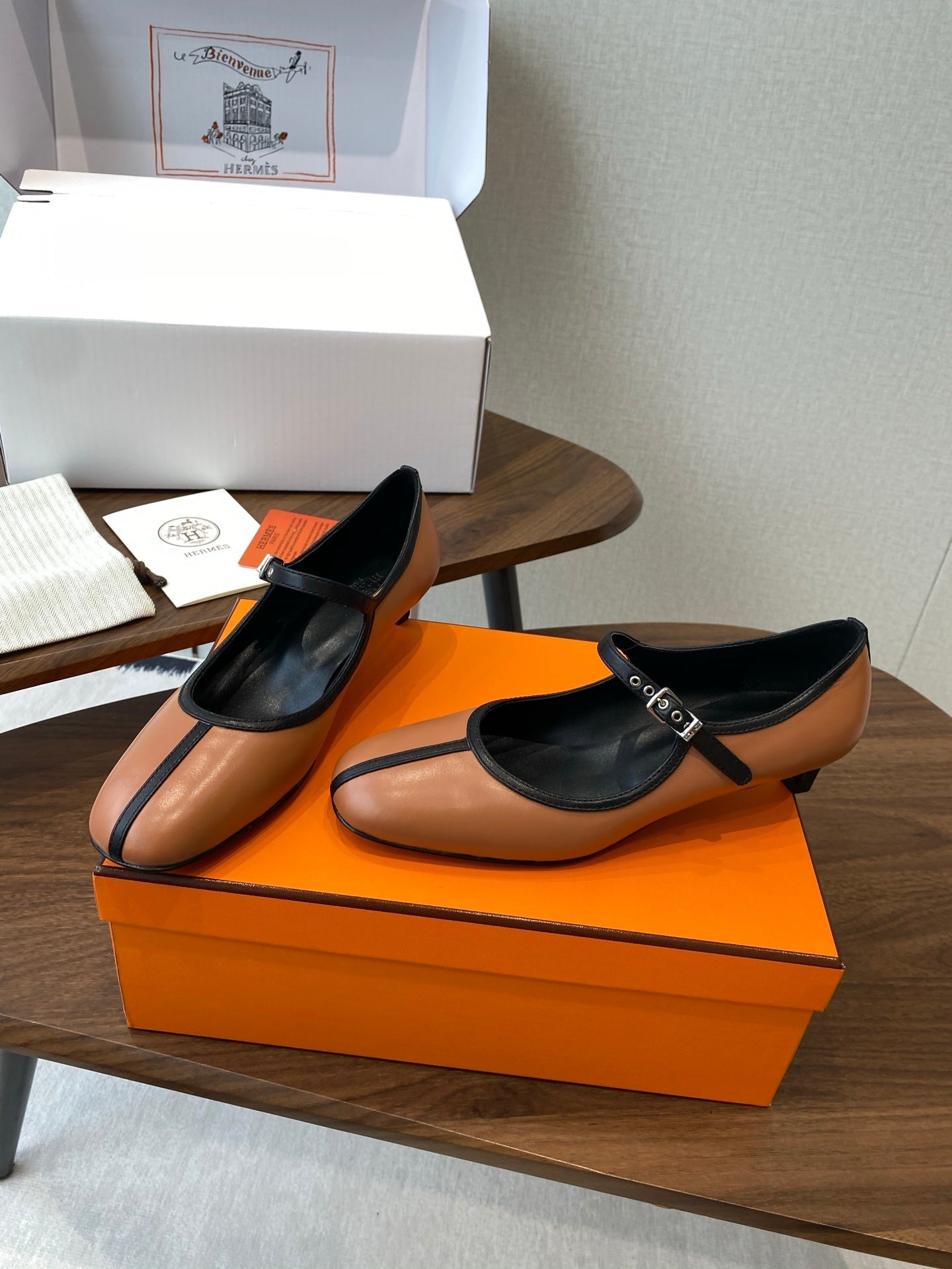HM  25s Mary Jane 40mm Camel Black  Calfskin 422569