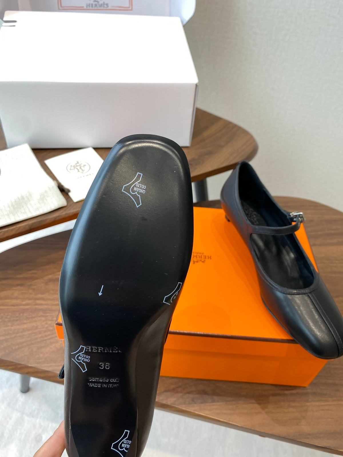 HM  25s Mary Jane 40mm Black  Calfskin 422570
