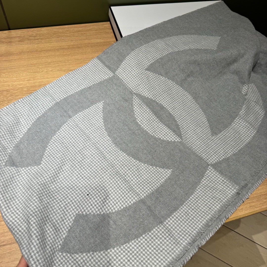 CC Scarf 185 CM In Grey Serrated Shape Cashmere 422860