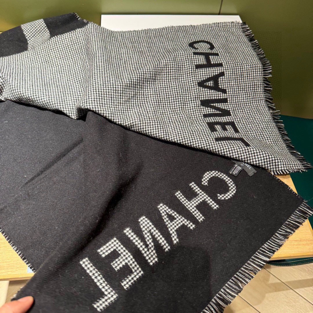 CC Scarf 185 CM In Black Mix Grey Serrated Shape Cashmere 422861