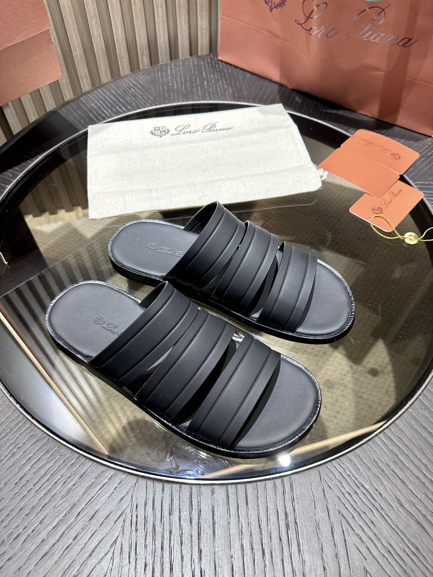 LP NAHA SANDAL BLACK LAMBSKIN