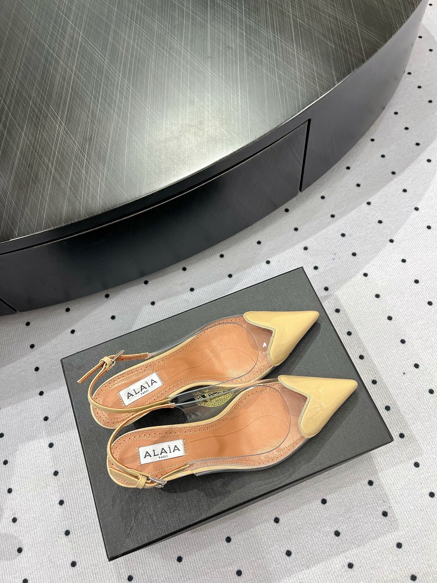 Alaila Le CÅ“ur Slingbacks 60mm In Beige Glossy Lambskin 954829