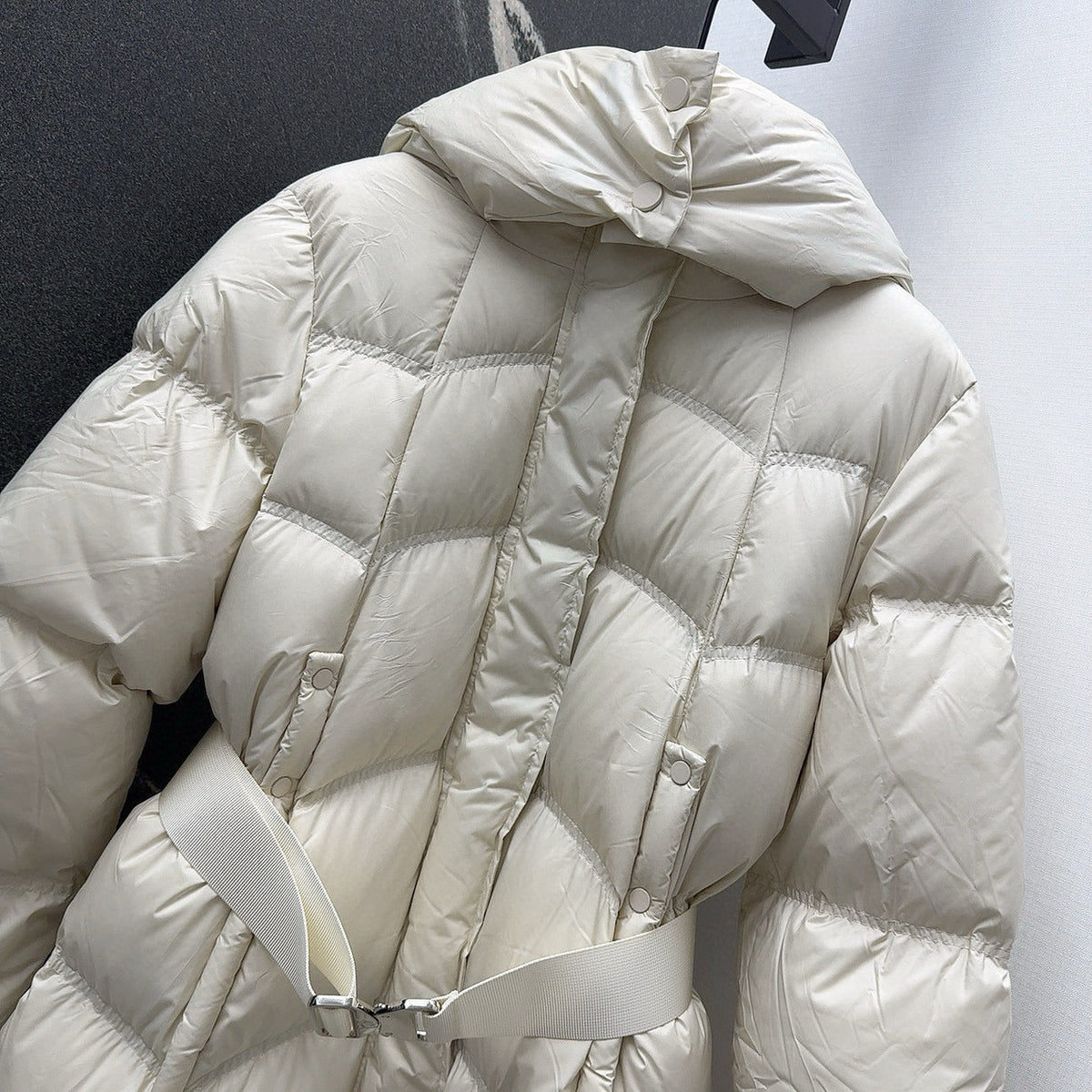 Burberry 25 Hooded Short Down Jacket with Adjustable Waist White Polyester