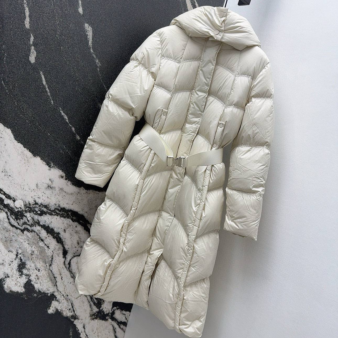 Burberry 25 Hooded Short Down Jacket with Adjustable Waist White Polyester