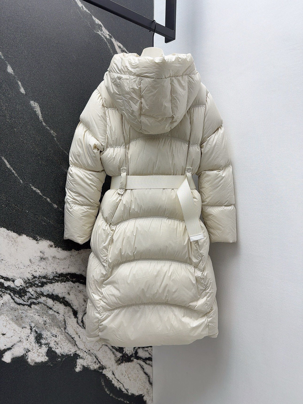 Burberry 25 Hooded Short Down Jacket with Adjustable Waist White Polyester