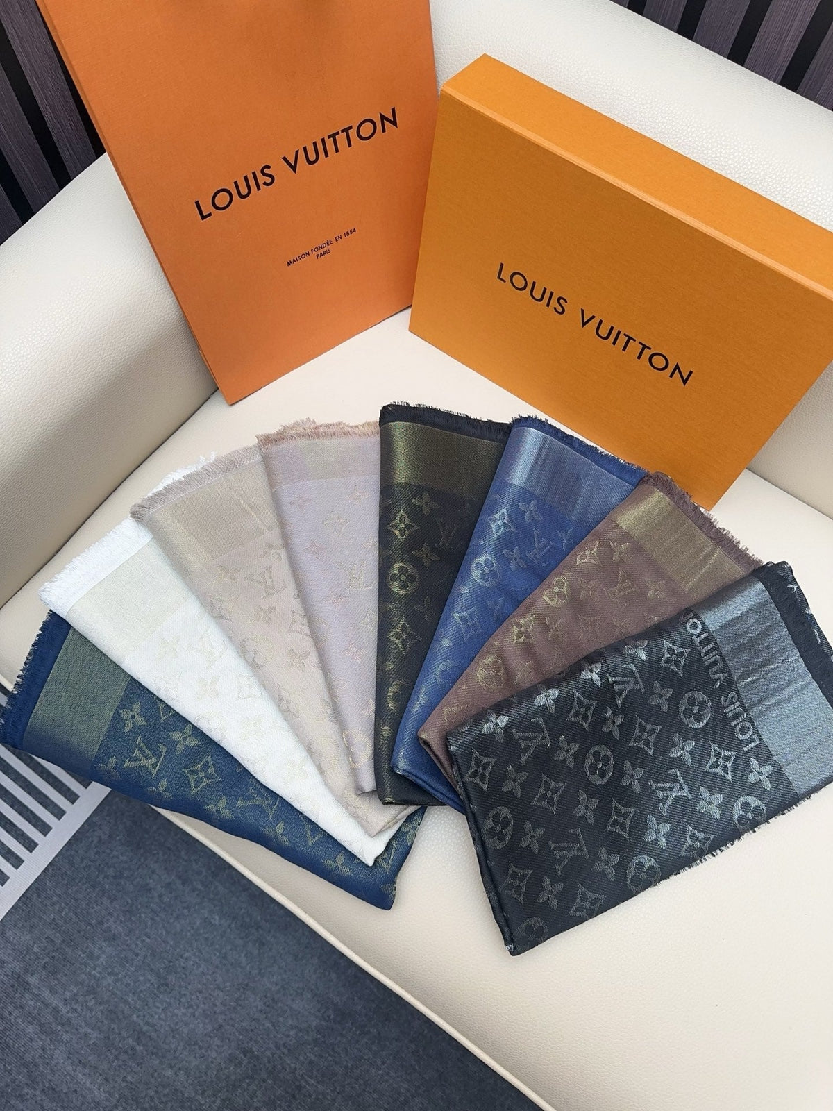 LV 25 Scarf 140CM Blue Silk 293289