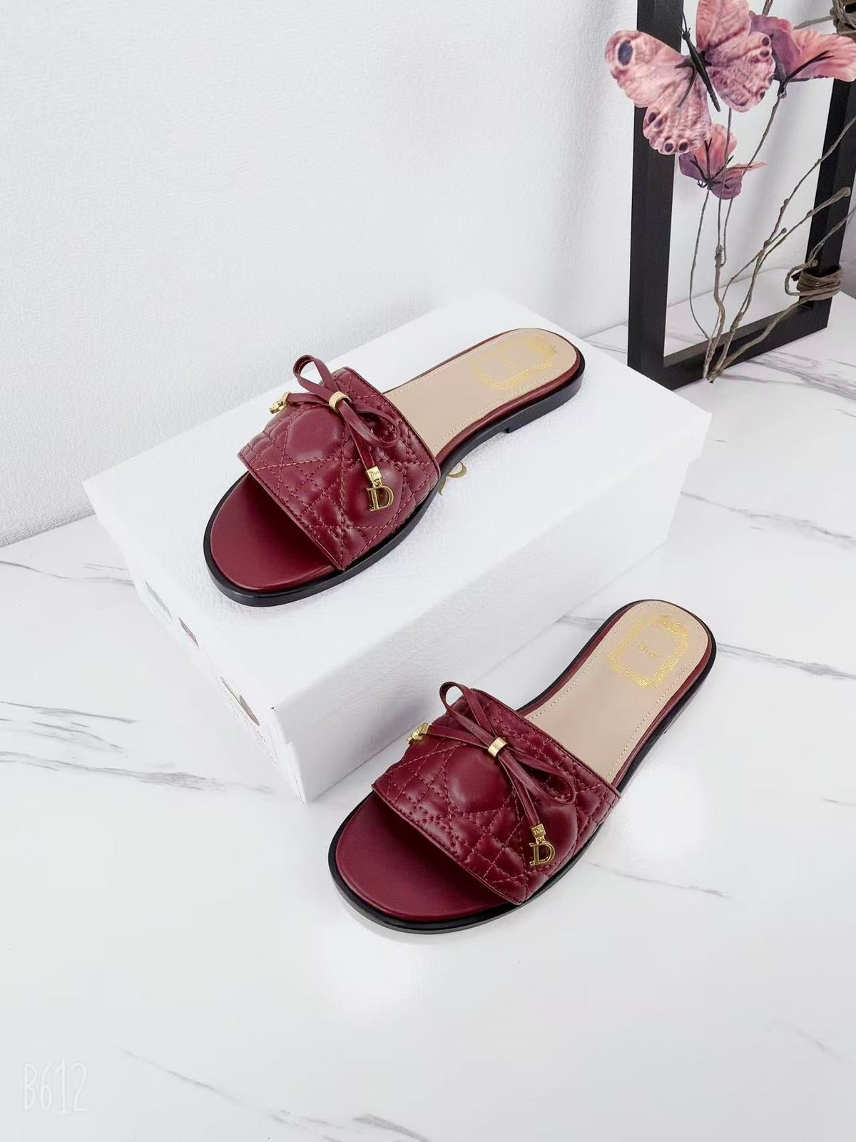 CD 26s Slippers Burgundy Beige Cowhide 681590
