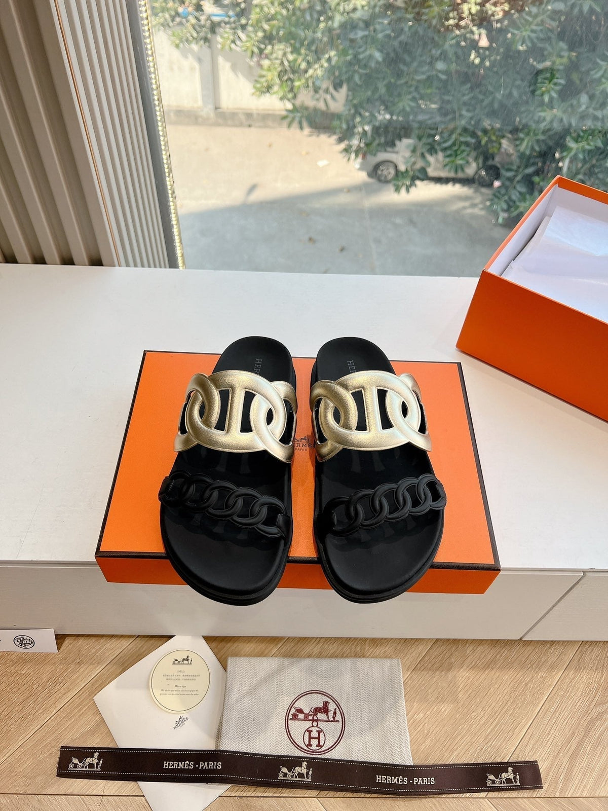 HM 25 Extra Sandal Gold Black Calfskin 292562