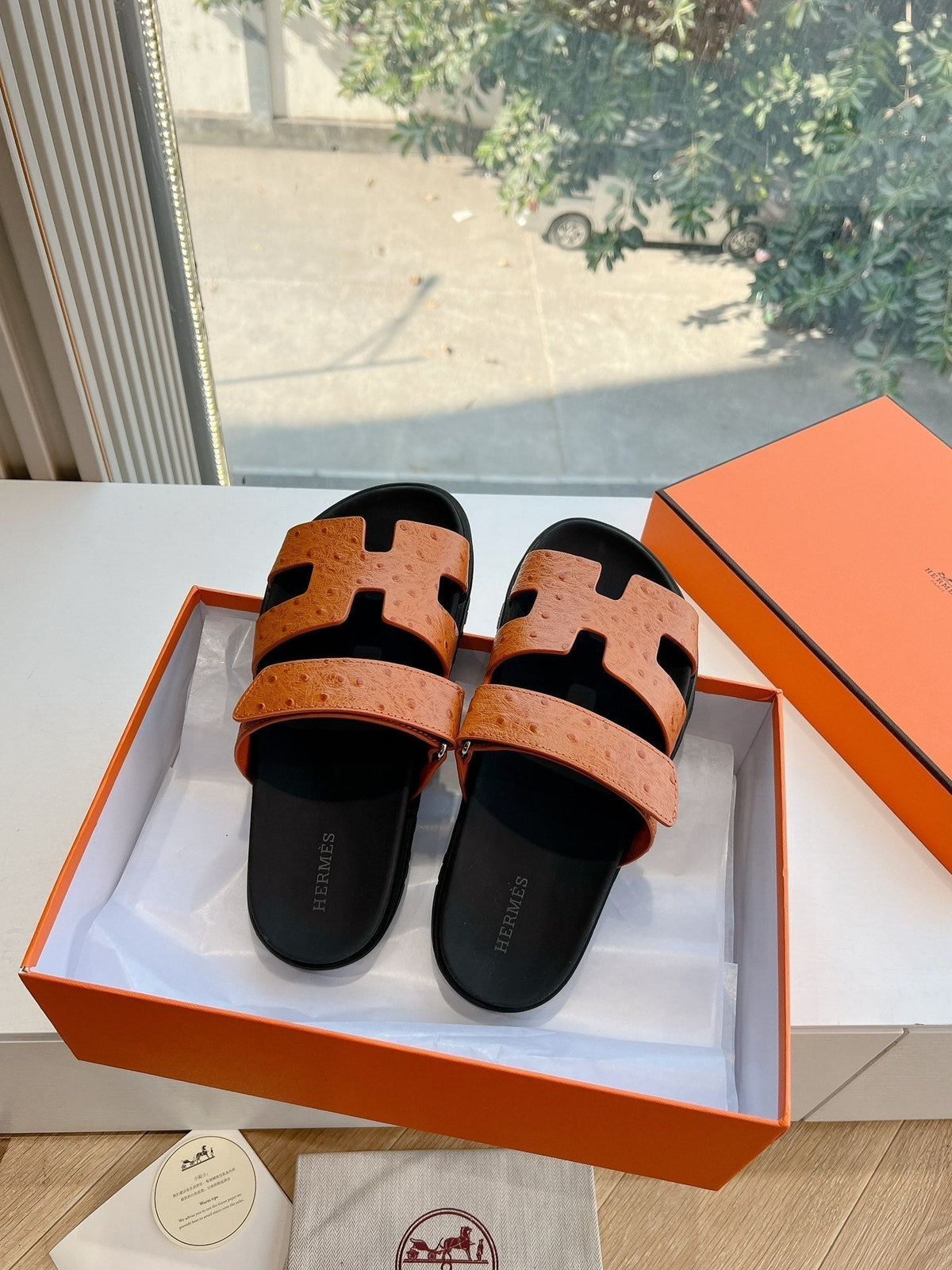 HM Chypre Sandal Brownie Brown Ostrich Leather 202802