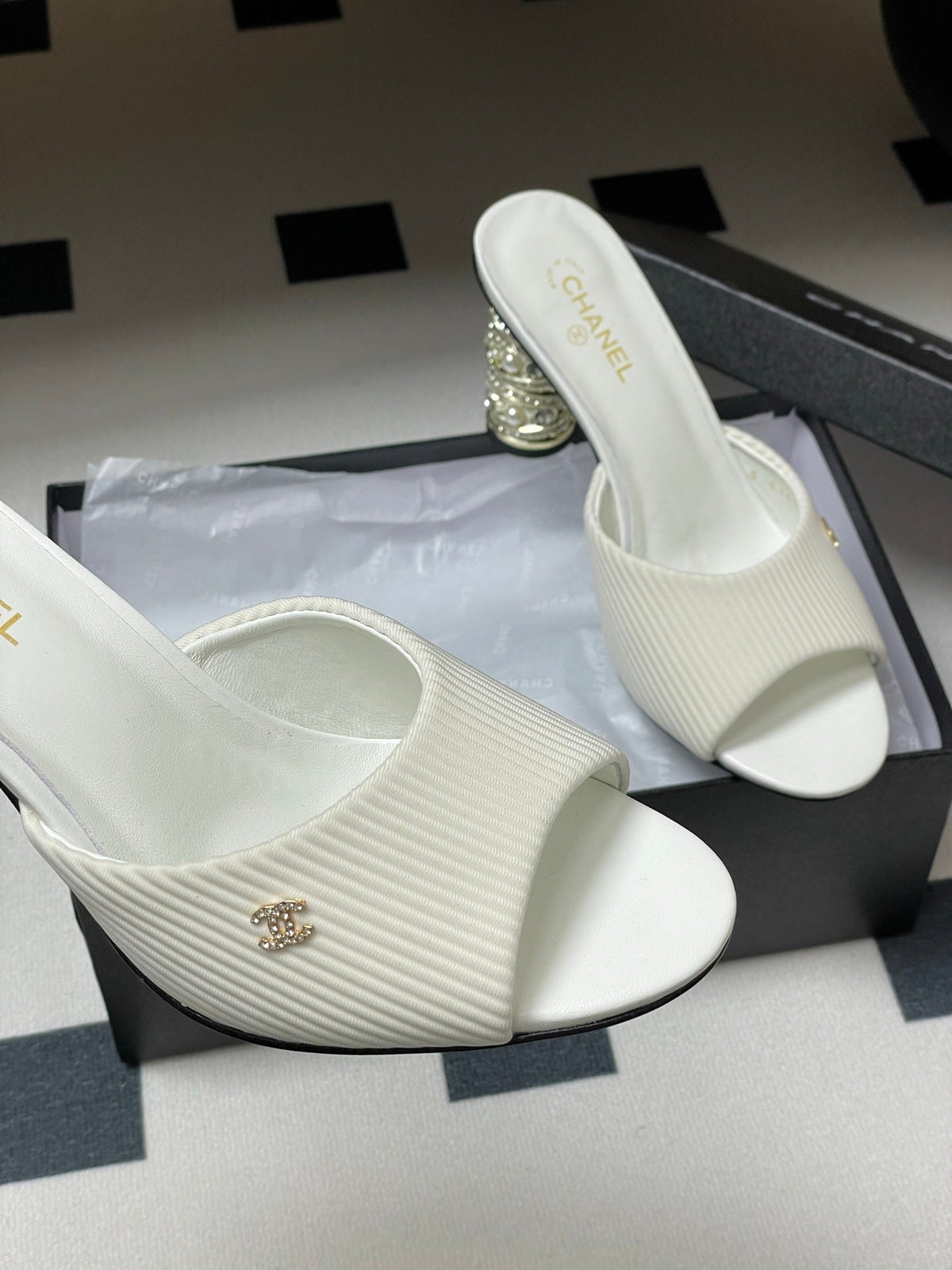CC 25p Sandal Heel 8cm White Cloth