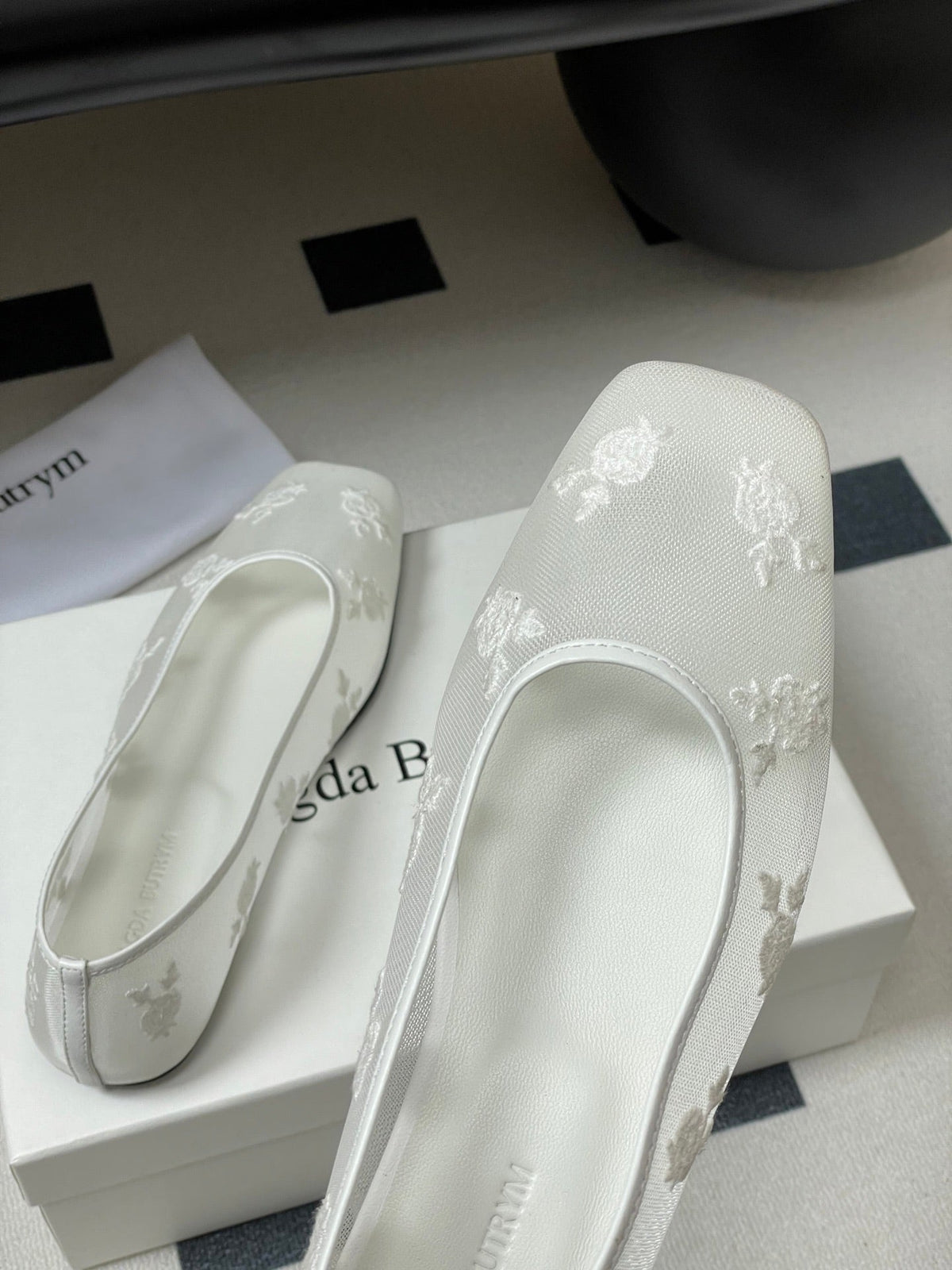 Manolo 25 Ballet Flats White Mesh Fabric 319741